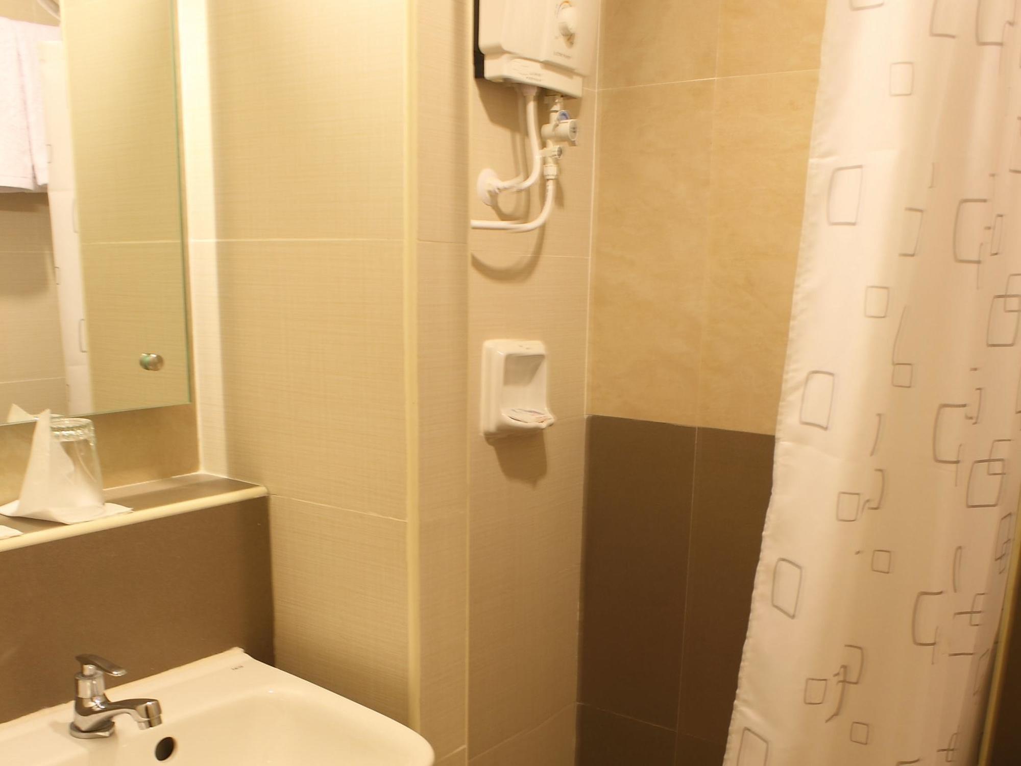 The Center Suites Cebu Exterior photo